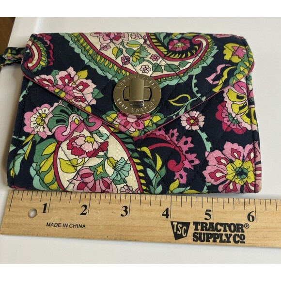 Vera Bradley Turn lock Wristlet Wallet  In PETA Paisley Retired Pattern - Picture 5 of 6
